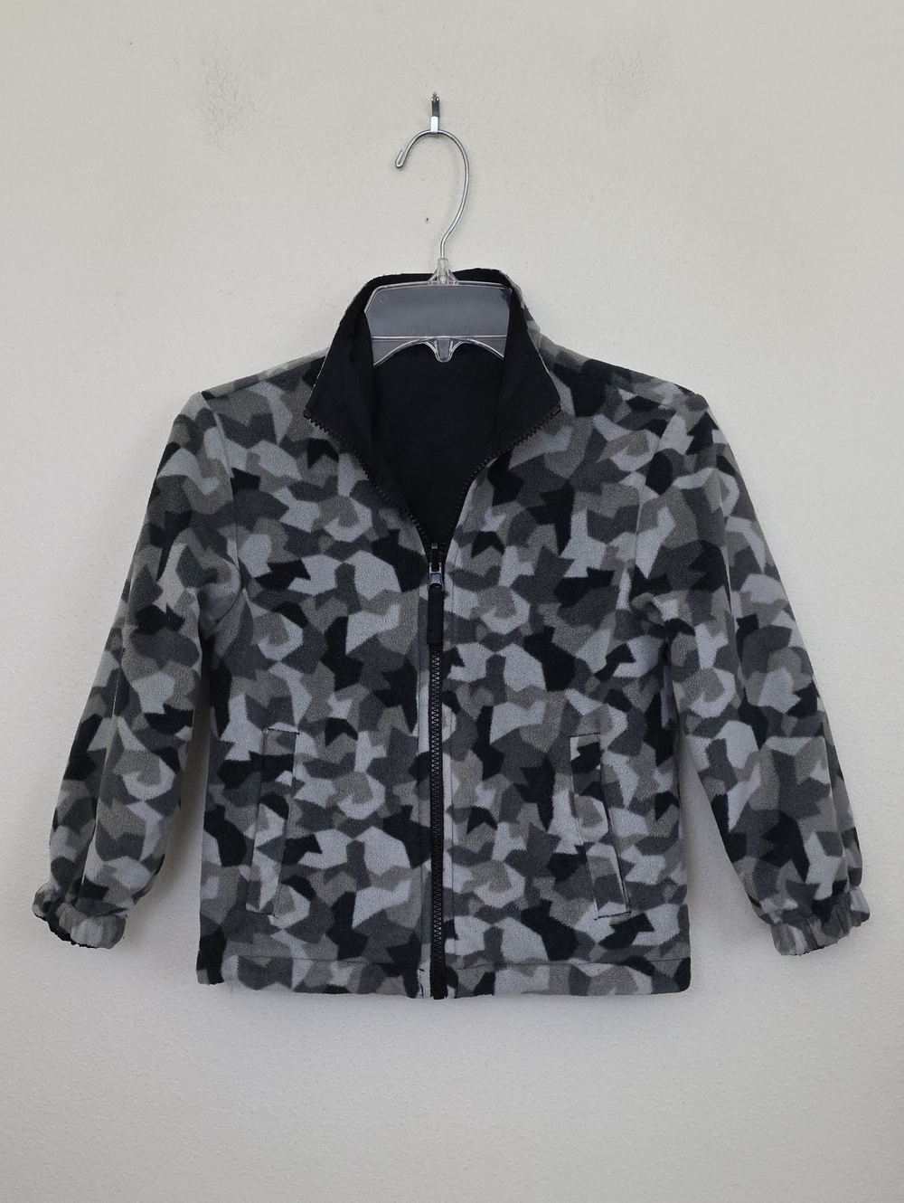 Camo & Black Reversible Jacket Boys 4/5